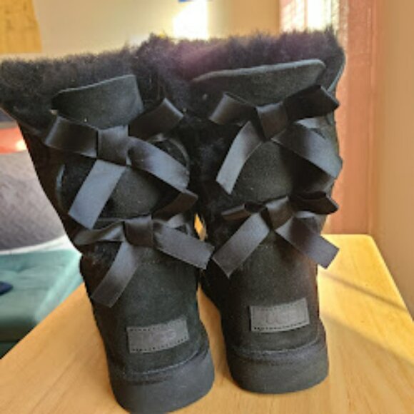 Ugg Bailey Bow II Boot size 10 - Picture 4 of 7